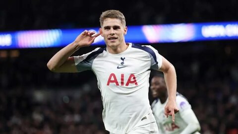  Virgil van Dijk đã có ‘truyền nhân’